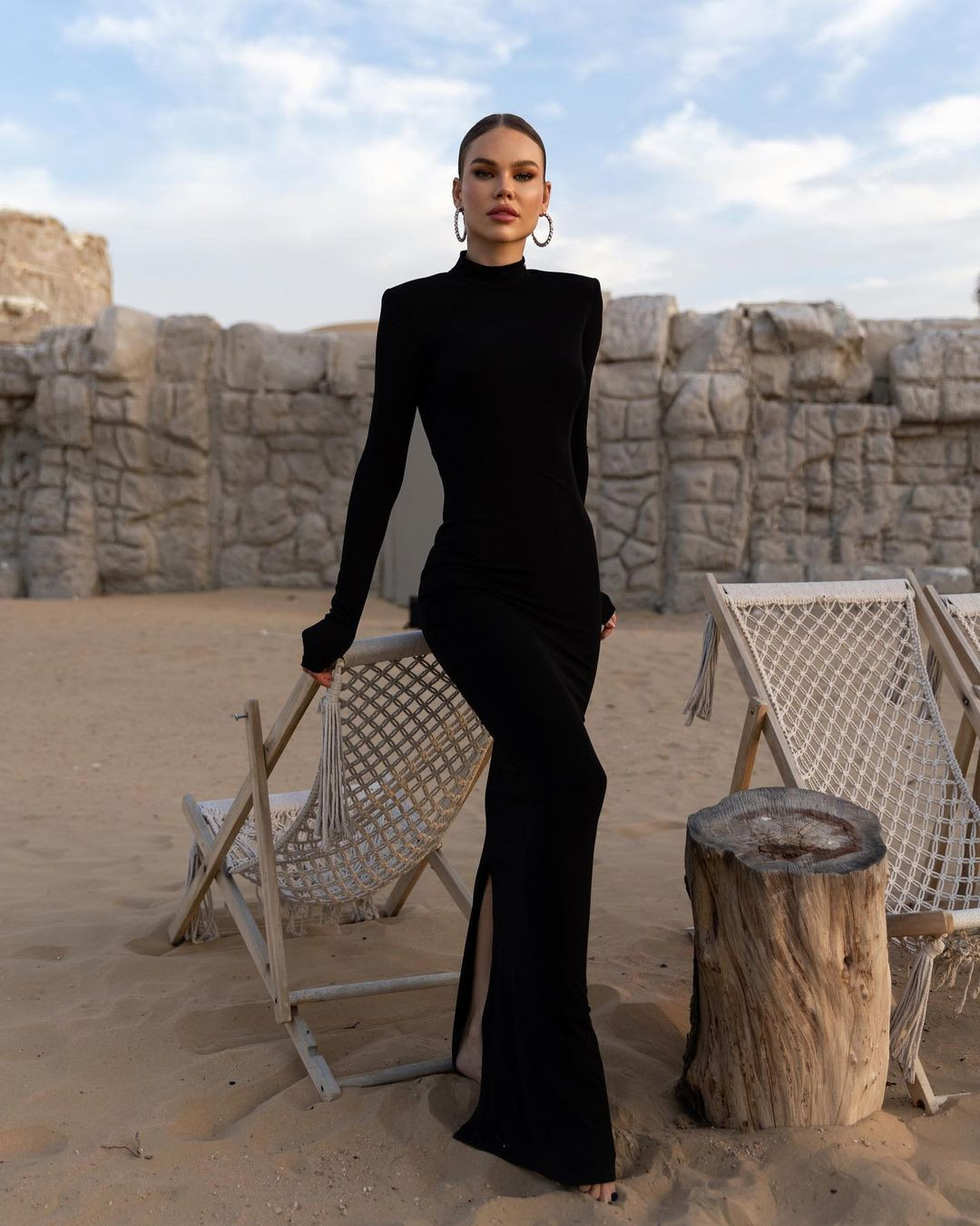 Anastasiia Volkonskaia là người mẫu chuyên nghiệp, đã tốt nghiệp chuyên ngành marketing và tâm lý học. Anastasiia Volkonskaia là người mẫu chuyên nghiệp, đã tốt nghiệp chuyên ngành marketing và tâm lý học.