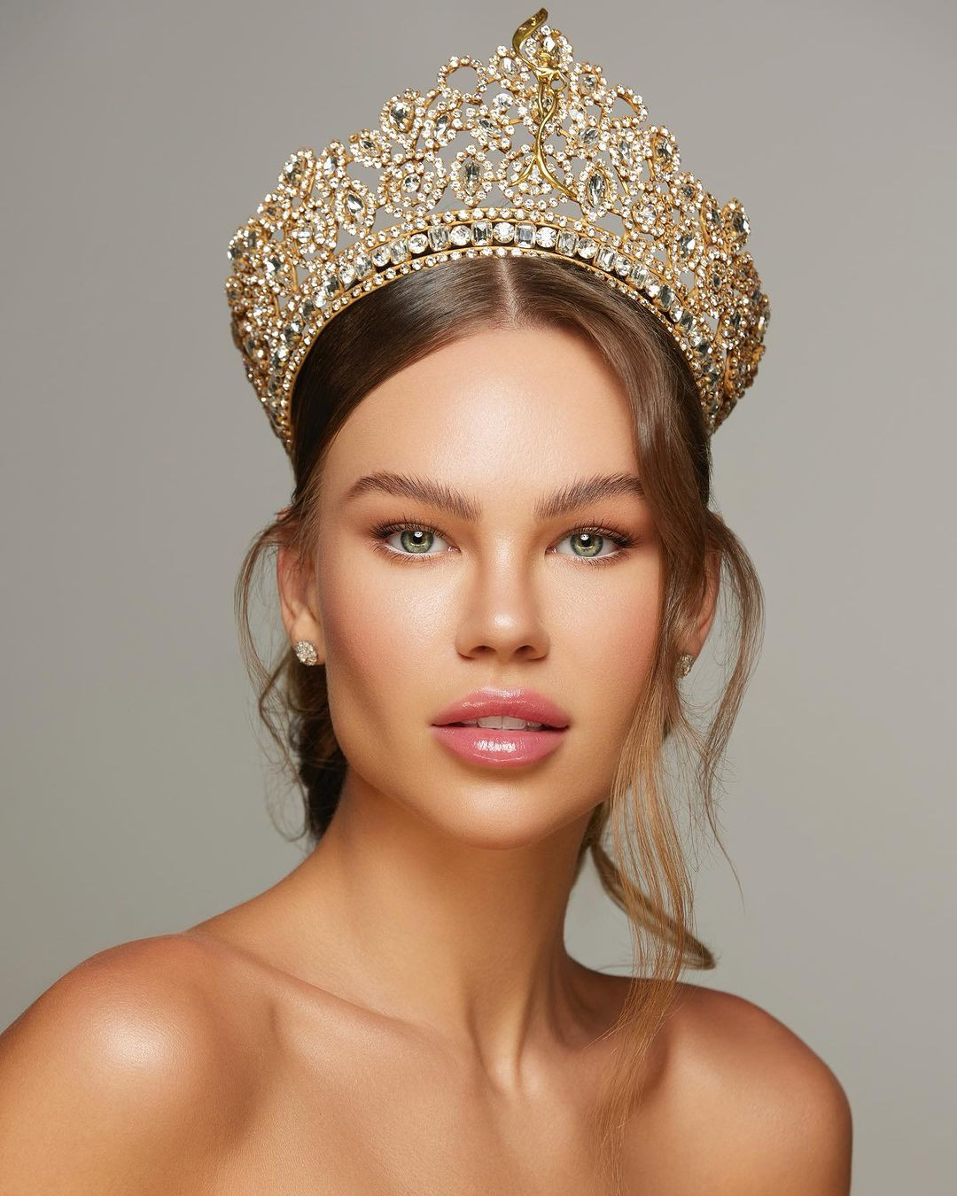 Người đẹp Anastasiia Volkonskaia đã được bổ nhiệm trở thành Hoa hậu Hòa bình Nga 2023. Cô sẽ đại diện nước Nga tham dự cuộc thi Hoa hậu Hòa bình Quốc tế 2023 tổ chức ở Việt Nam vào tháng 10. Người đẹp Anastasiia Volkonskaia đã được bổ nhiệm trở thành Hoa hậu Hòa bình Nga 2023. Cô sẽ đại diện nước Nga tham dự cuộc thi Hoa hậu Hòa bình Quốc tế 2023 tổ chức ở Việt Nam vào tháng 10.