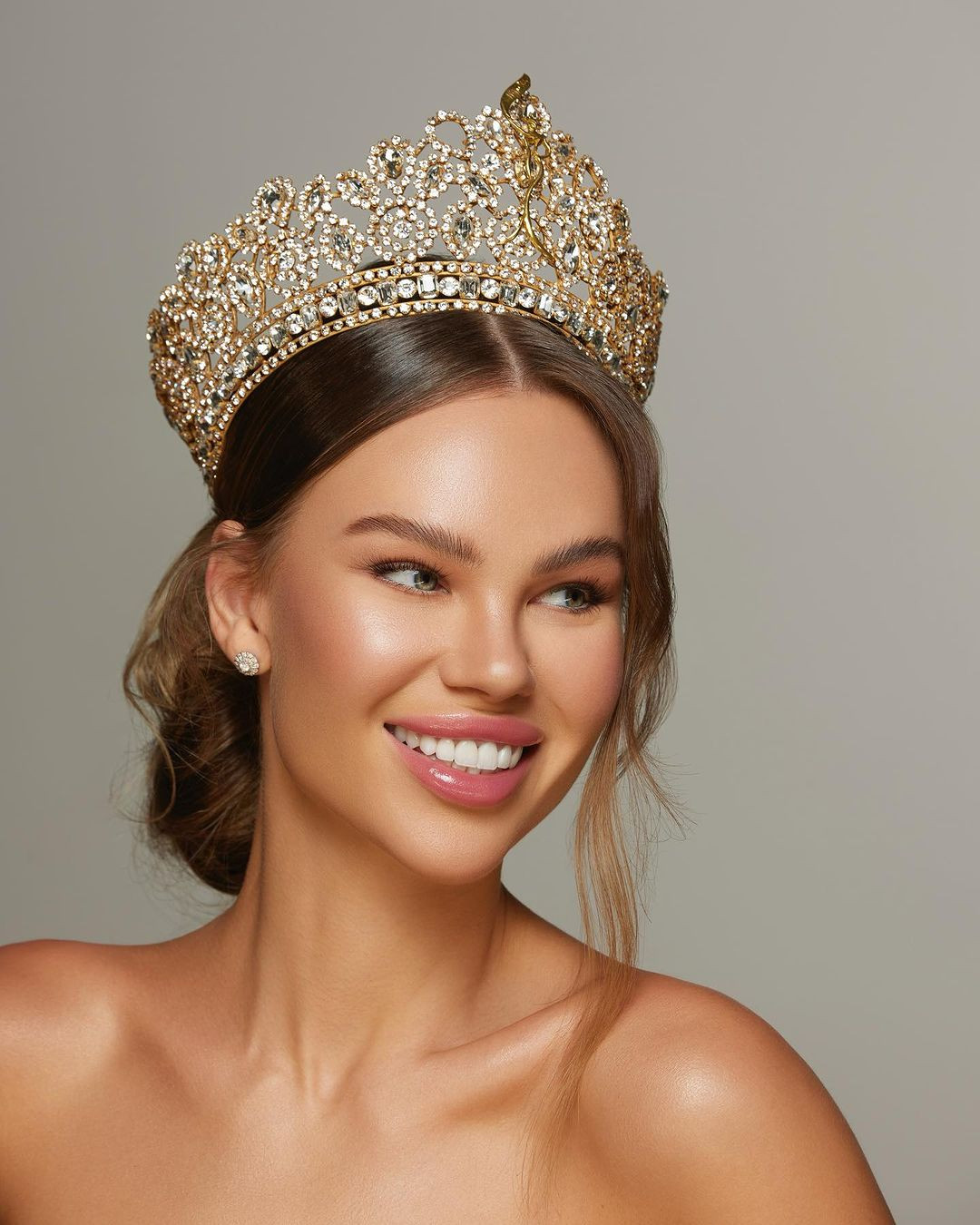 Người đẹp Anastasiia Volkonskaia đã được bổ nhiệm trở thành Hoa hậu Hòa bình Nga 2023. Cô sẽ đại diện nước Nga tham dự cuộc thi Hoa hậu Hòa bình Quốc tế 2023 tổ chức ở Việt Nam vào tháng 10. Người đẹp Anastasiia Volkonskaia đã được bổ nhiệm trở thành Hoa hậu Hòa bình Nga 2023. Cô sẽ đại diện nước Nga tham dự cuộc thi Hoa hậu Hòa bình Quốc tế 2023 tổ chức ở Việt Nam vào tháng 10.