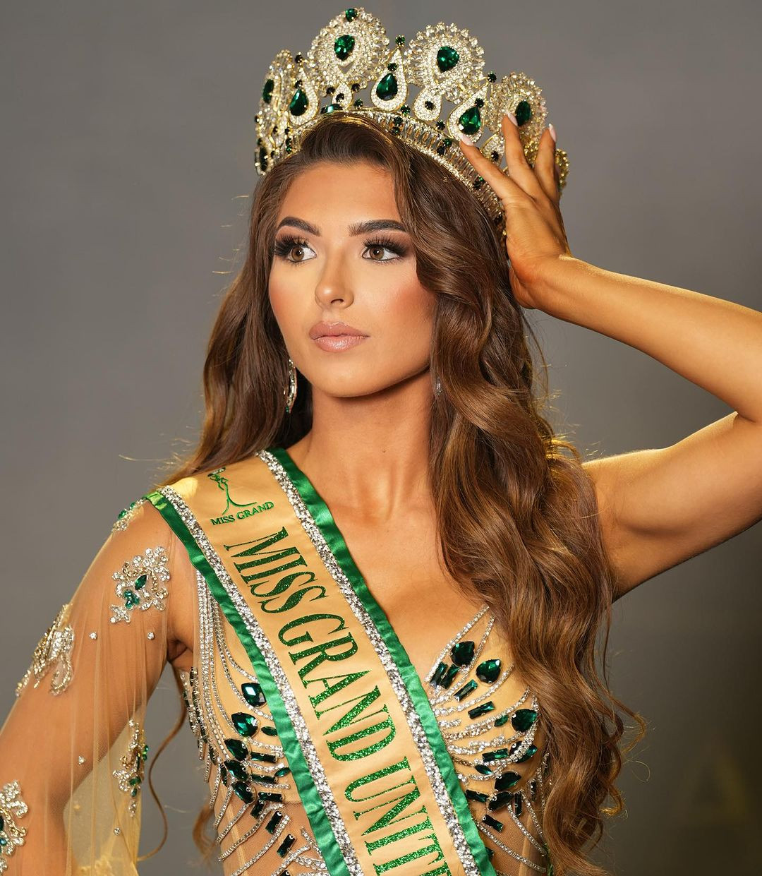 Tối 13/8 đã diễn ra đêm chung kết Hoa hậu Hòa bình Vương quốc Anh 2023 với sự lên ngôi cả người đẹp Chloe Ellman-Baker. Cô sẽ sang Việt Nam tham dự Hoa hậu Hòa bình Quốc tế 2023 tổ chức ở Việt Nam vào tháng 10.