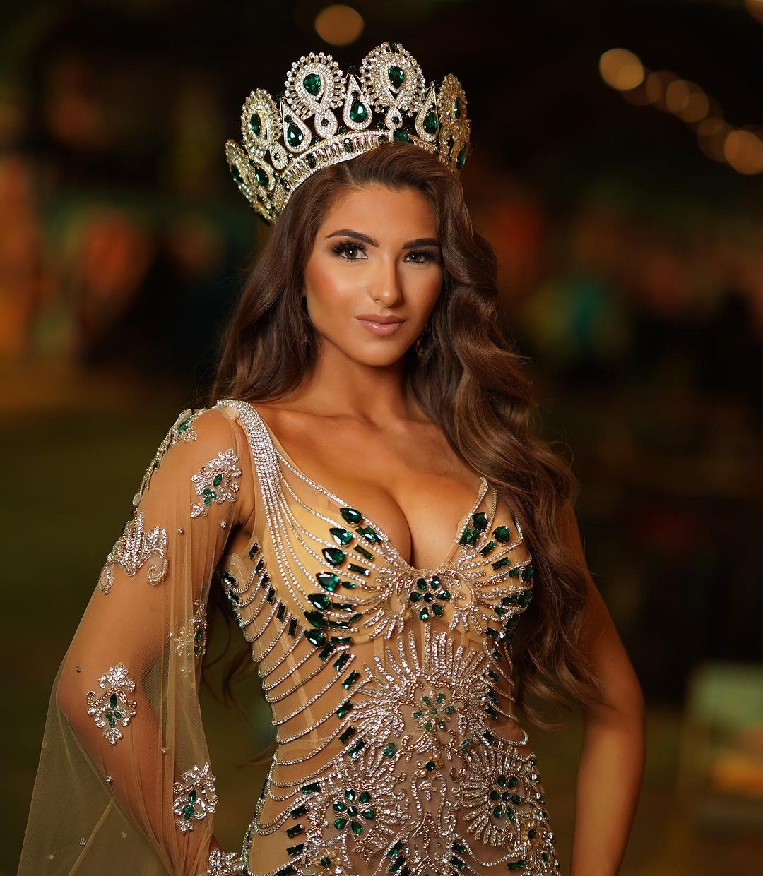 Tối 13/8 đã diễn ra đêm chung kết Hoa hậu Hòa bình Vương quốc Anh 2023 với sự lên ngôi cả người đẹp Chloe Ellman-Baker. Cô sẽ sang Việt Nam tham dự Hoa hậu Hòa bình Quốc tế 2023 tổ chức ở Việt Nam vào tháng 10.