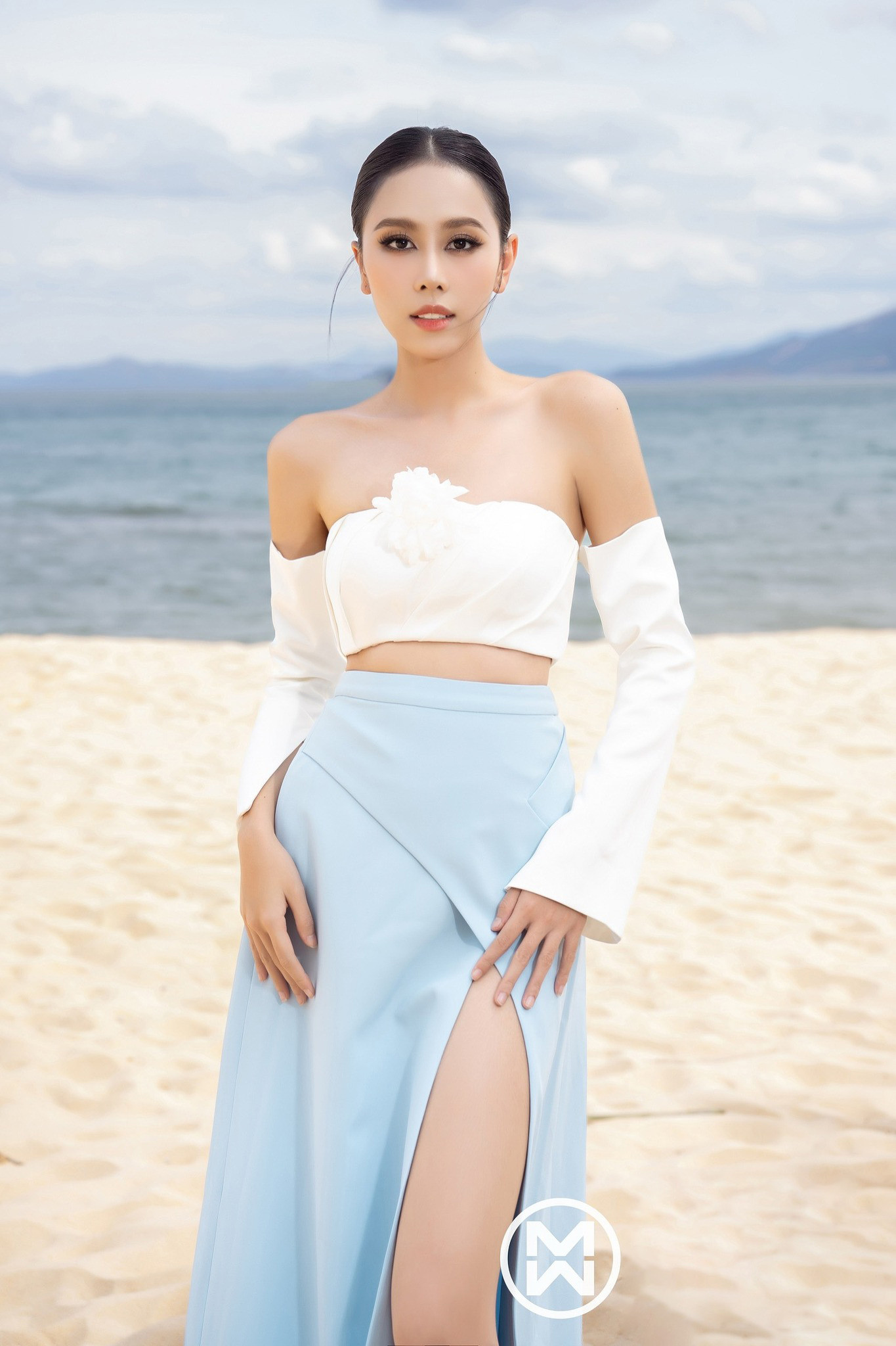 Ngọc Hằng cũng có loạt thành tích thể thao ấn tượng. Cô từng giành Nhị đẳng huyền đai môn karatedo, đoạt nhiều huy chương Vàng, Bạc, Đồng môn điền kinh và karatedo các cấp.