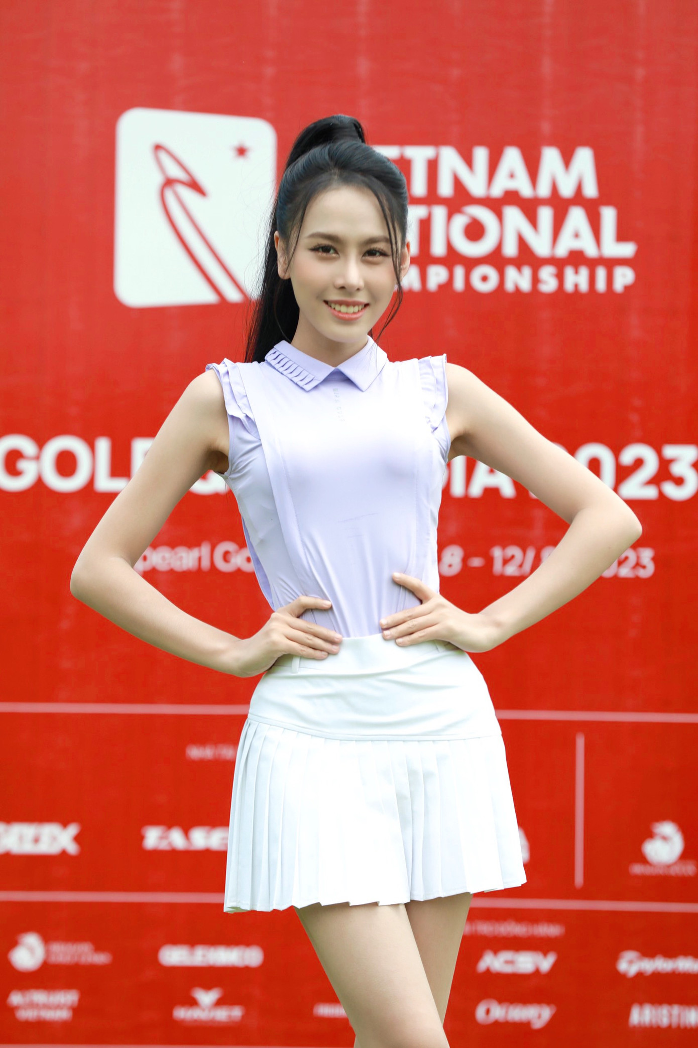 Các người đẹp bày tỏ sự vui mừng, hào hứng vì sau bốn ngày tranh tài, giải đấu đã diễn ra thành công, xác định được các ngôi vị và những golfer xuất sắc nhất.