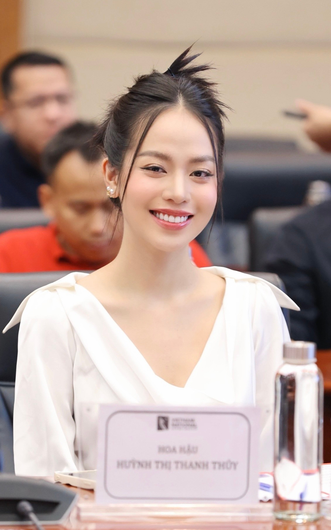 Đặc biệt, các người đẹp đều khen ngợi ẩm thực phong phú, đa dạng của nơi đây.