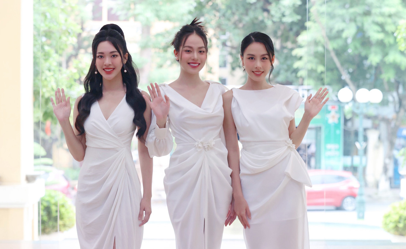 Sáng 11/8, top 3 Hoa hậu Việt Nam 2022: Hoa hậu Thanh Thủy, Á hậu Thùy Linh, Á hậu Ngọc Hằng có mặt từ sớm để tham dự Hội thảo 'Hiện thực hóa quy hoạch TP Hải Phòng, bứt phá thị trường bất động sản' do UBND TP Hải Phòng và Báo Tiền Phong phối hợp tổ chức thực hiện. Sáng 11/8, top 3 Hoa hậu Việt Nam 2022: Hoa hậu Thanh Thủy, Á hậu Thùy Linh, Á hậu Ngọc Hằng có mặt từ sớm để tham dự Hội thảo 'Hiện thực hóa quy hoạch TP Hải Phòng, bứt phá thị trường bất động sản' do UBND TP Hải Phòng và Báo Tiền Phong phối hợp tổ chức thực hiện.