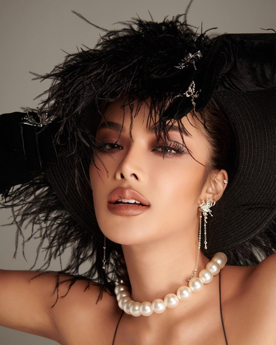 Hoa hậu Hòa bình Thái Lan 2022 Aoom Thaweeporn khoe dáng với nội y.