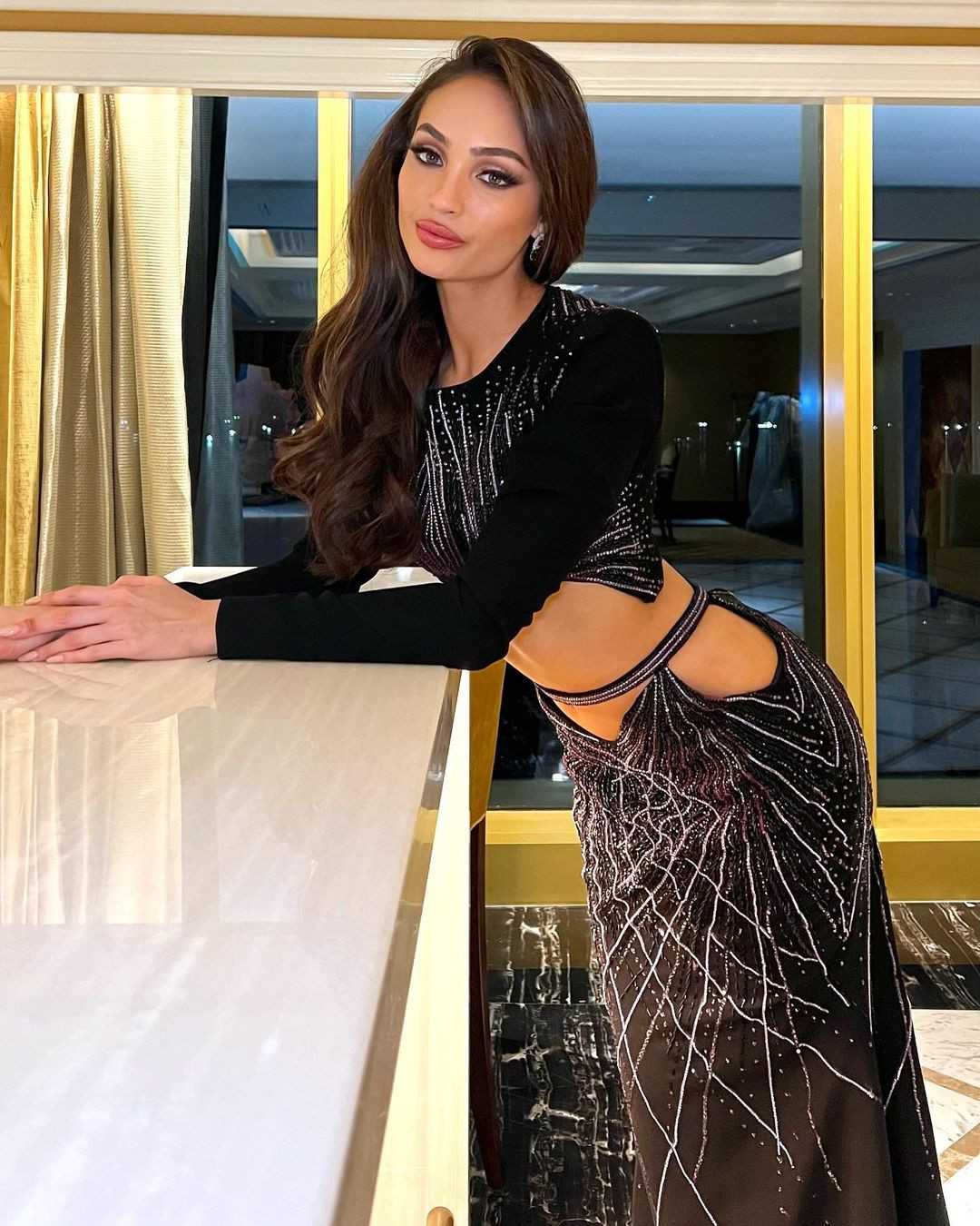 Mỗi lần xuất hiện, R'Bonney Gabriel đều để lại ấn tượng với phong cách đa dạng. Tuy nhiên, điểm chung của những thiết kế này đều khoe được vẻ gợi cảm.