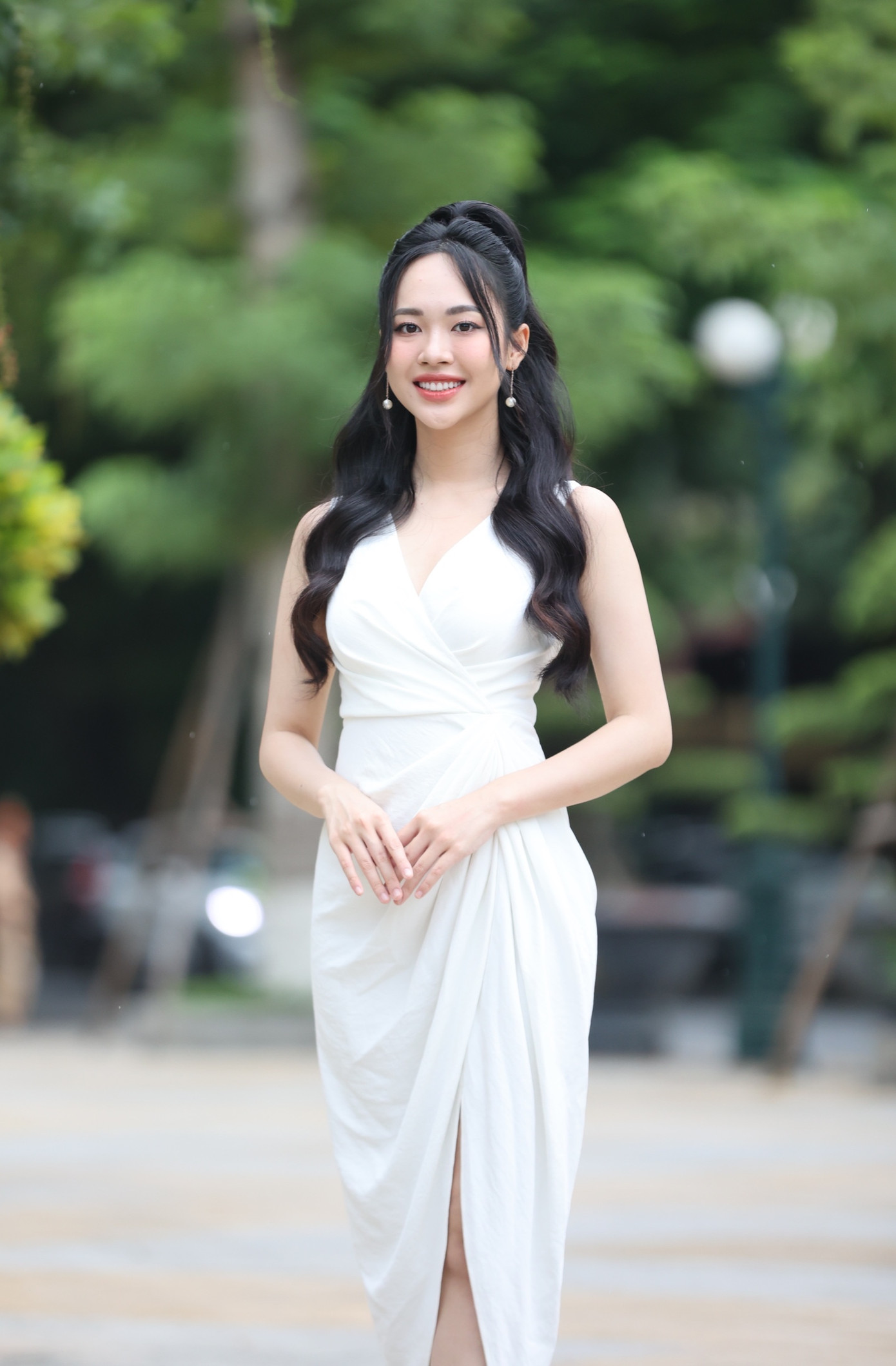 Người đẹp Thanh Hóa toả sáng với nụ cười rạng rỡ và nhan sắc kiêu sa.