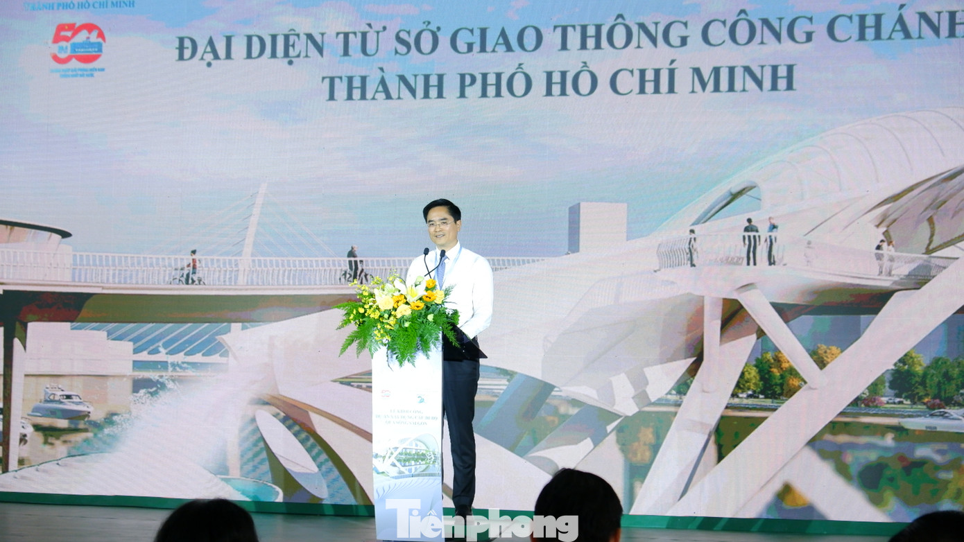 Ông Trần Quang Lâm - Giám đốc Sở Giao thông công chánh TPHCM phát biểu tại buổi lễ. Ảnh: Hữu Huy