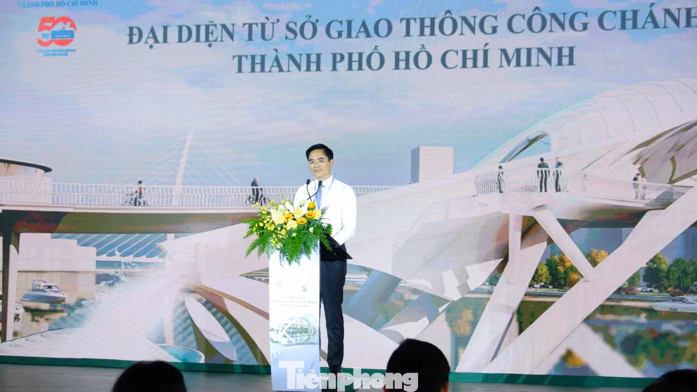 Ông Trần Quang Lâm - Giám đốc Sở Giao thông công chánh TPHCM phát biểu tại buổi lễ. Ảnh: Hữu Huy Ông Trần Quang Lâm - Giám đốc Sở Giao thông công chánh TPHCM phát biểu tại buổi lễ. Ảnh: Hữu Huy