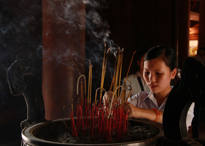 ...để chuẩn bị đón những sỹ tử về đây cầu may mắn, đỗ đạt trong kỳ thi tuyển sinh Đại học, Cao đẳng sắp tới. Ảnh: Trường Phong