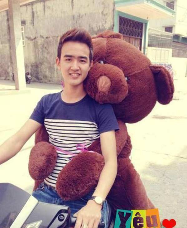  Ôm chặt thế này đã tình cảm chưa?