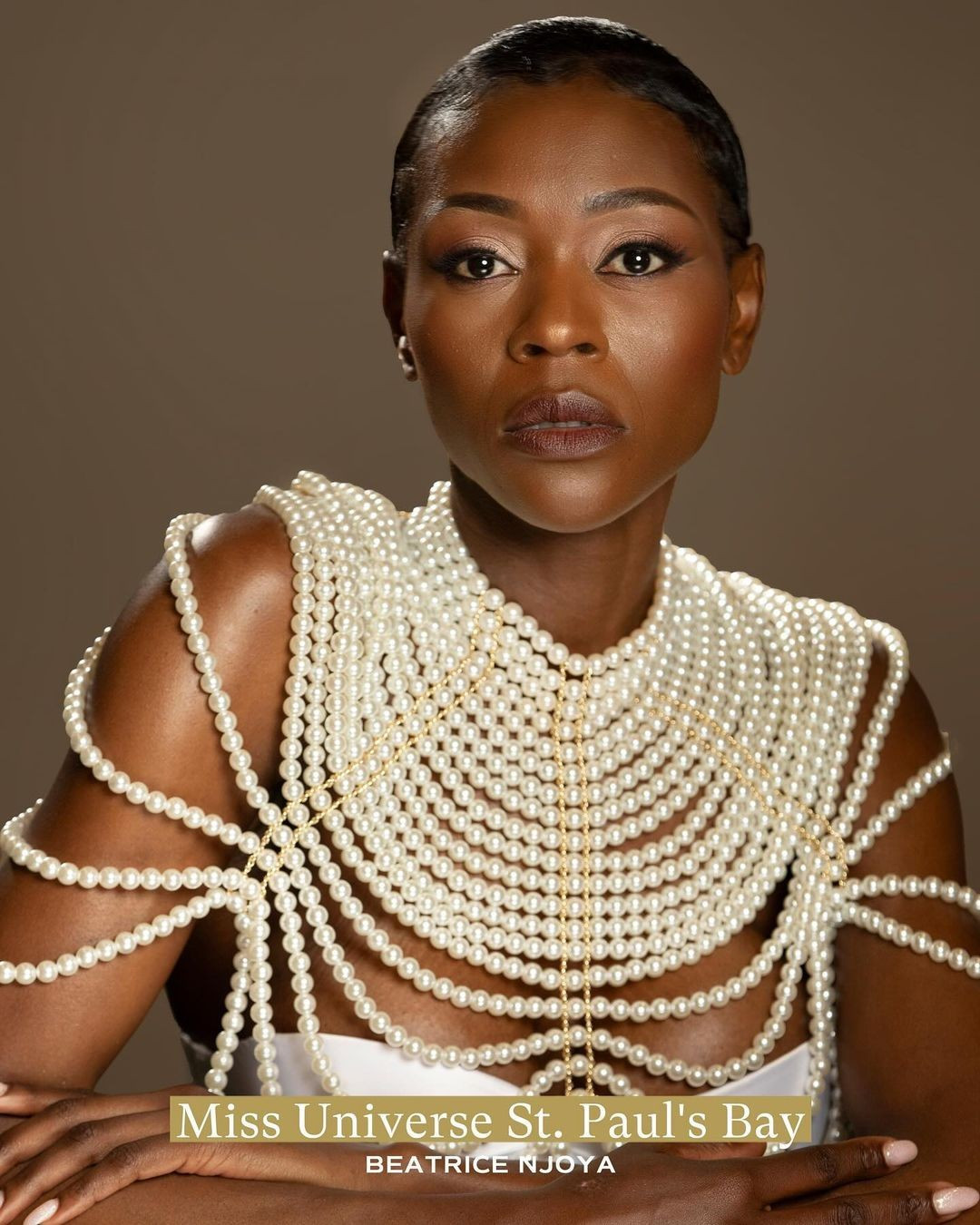 Beatrice Njoya hiện là người mẫu ở Malta. Cô là người gốc Cameroon. Cô bắt đầu tham gia giới sắc đẹp từ năm 15 tuổi và lọt vào bán kết Hoa hậu Cameroon. Năm 18 tuổi, cô theo đuổi sự nghiệp người mẫu chuyên nghiệp.