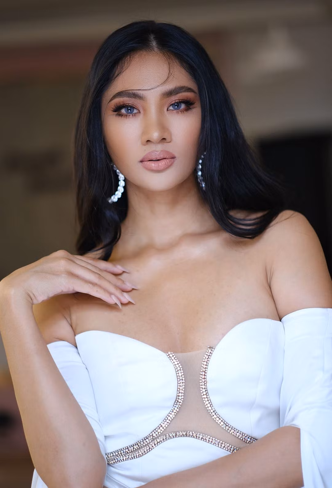 Davin là người đẹp có kinh nghiệm thi nhan sắc. Cô từng đạt danh hiệu Á hậu 4 Universal Woman 2023. Cô có vẻ đẹp hiện đại, sắc sảo.