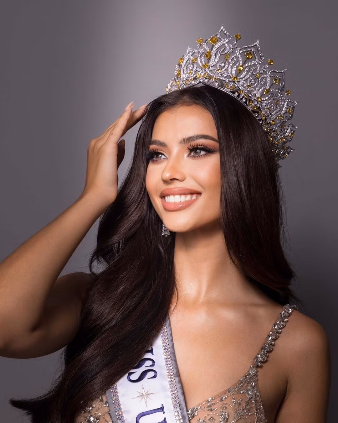 Ngày 30/8, chuyên trang sắc đẹp Missosology thông báo kết quả cuộc bình chọn Timeless Beauty - Vẻ đẹp vượt thời gian 2023. Chung cuộc, người đẹp Thái Lan Anntonia Porsild - Á hậu 1 Hoa hậu Hoàn vũ 2023 - đã giành chiến thắng.