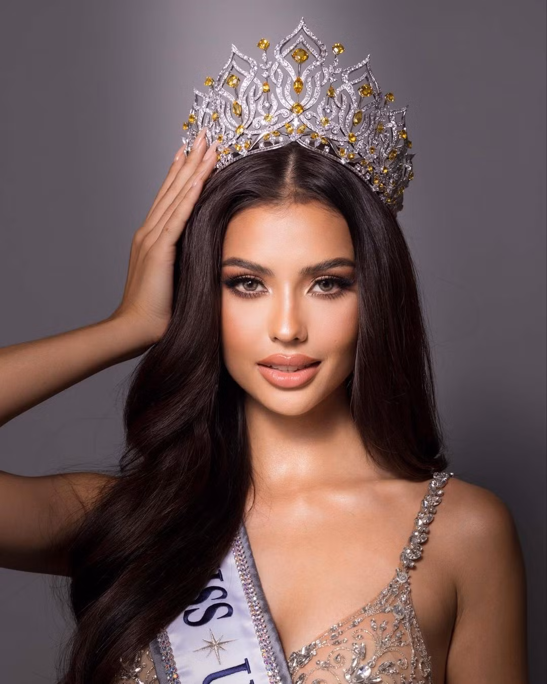Ngày 30/8, chuyên trang sắc đẹp Missosology thông báo kết quả cuộc bình chọn Timeless Beauty - Vẻ đẹp vượt thời gian 2023. Chung cuộc, người đẹp Thái Lan Anntonia Porsild - Á hậu 1 Hoa hậu Hoàn vũ 2023 - đã giành chiến thắng.