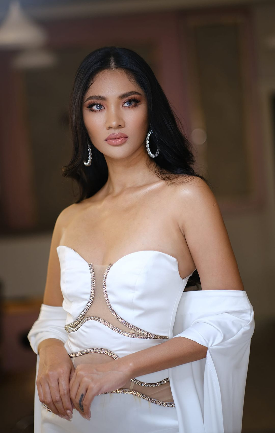 Davin là người đẹp có kinh nghiệm thi nhan sắc. Cô từng đạt danh hiệu Á hậu 4 Universal Woman 2023. Cô có vẻ đẹp hiện đại, sắc sảo.