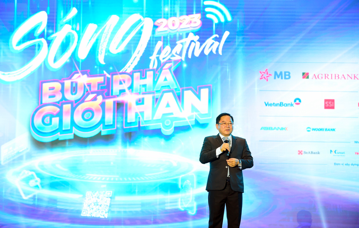 Nhà báo Lê Xuân Sơn - Tổng Biên tập báo Tiền Phong (Ảnh: Xuân Tùng). Nhà báo Lê Xuân Sơn - Tổng Biên tập báo Tiền Phong (Ảnh: Xuân Tùng).