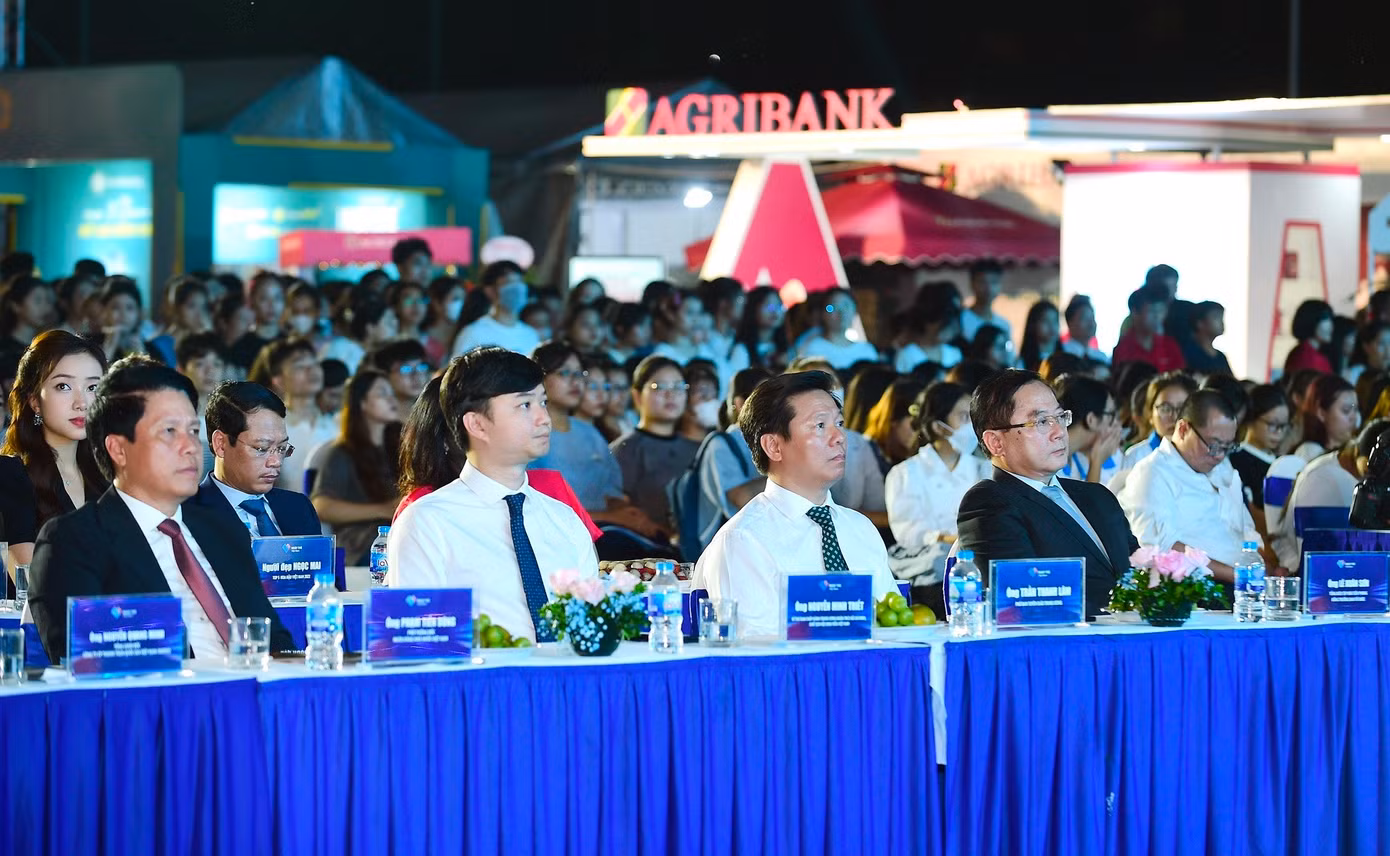 Đại biểu dự khai mạc Sóng Festival 2023 (Ảnh: Xuân Tùng). Đại biểu dự khai mạc Sóng Festival 2023 (Ảnh: Xuân Tùng).