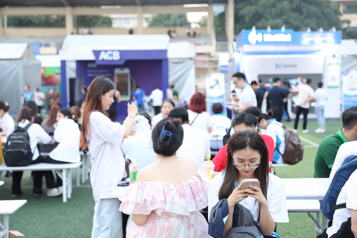 Trong khuôn khổ Ngày thẻ Việt Nam 2023 - Sóng Festival, cuối tuần này (từ ngày 6-8/10), người tham dự sẽ được trải nghiệm những công nghệ thanh toán mới nhất từ các ngân hàng, hòa mình vào bữa tiệc âm nhạc, mua sắm không dùng tiền mặt. Trong khuôn khổ Ngày thẻ Việt Nam 2023 - Sóng Festival, cuối tuần này (từ ngày 6-8/10), người tham dự sẽ được trải nghiệm những công nghệ thanh toán mới nhất từ các ngân hàng, hòa mình vào bữa tiệc âm nhạc, mua sắm không dùng tiền mặt.