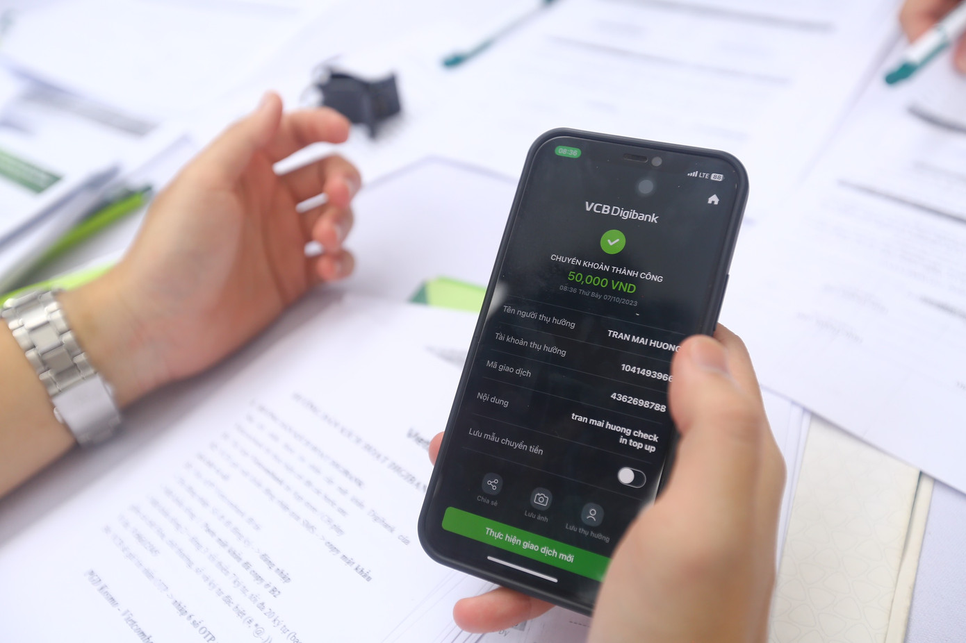 Bước 3, tải mã VietQR về điện thoại, check-in và nhận quà tại sự kiện. Chỉ với 3 bước đơn giản, người tham dự sẽ nhận được 50.000 đồng vào tài khoản. Bước 3, tải mã VietQR về điện thoại, check-in và nhận quà tại sự kiện. Chỉ với 3 bước đơn giản, người tham dự sẽ nhận được 50.000 đồng vào tài khoản.