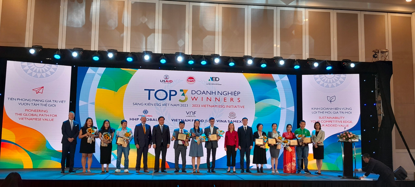 Trao giải ESG cho 10 doanh nghiệp sáng kiến ESG (môi trường- xã hội - quản trị).