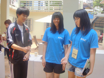 Các bạn trẻ mang dòng máu Việt - Hàn trở về thăm quê	Ảnh: Hải Yến