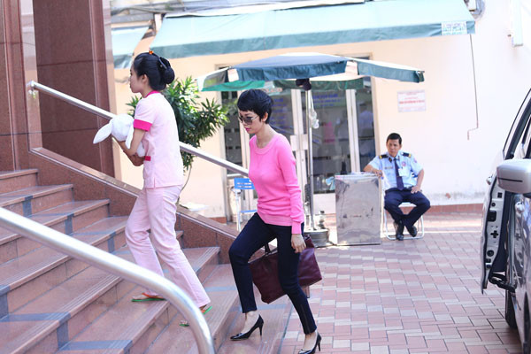 Chân dài mặc khá giản dị. Vóc dáng của Xuân Lan gần như đã trở lại sau khi sinh được 1 tháng