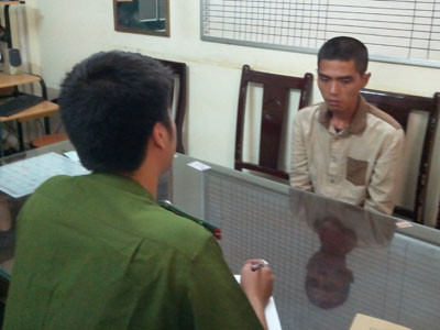 Đối tượng Lương Hải Đăng (vụ xe SH không biển kiểm soát) tại cơ quan công an. Đối tượng Lương Hải Đăng (vụ xe SH không biển kiểm soát) tại cơ quan công an