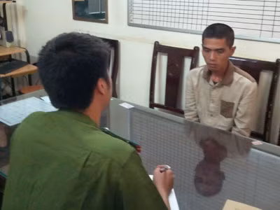 Đối tượng Lương Hải Đăng (vụ xe SH không biển kiểm soát) tại cơ quan công an