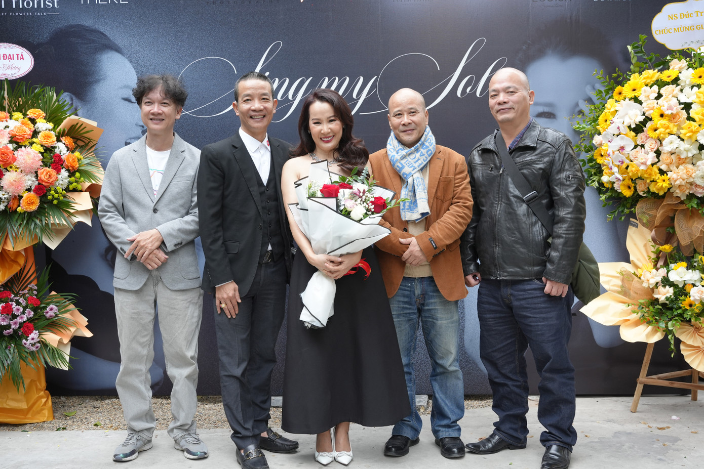 Giáng Son và các nhạc sĩ trong nhóm M6, từ trái qua: Trần Đức Minh, Nguyễn Vĩnh Tiến, Ngô Tự Lập và Nguyễn Lê Tâm. Ảnh: NVCC Giáng Son và các nhạc sĩ trong nhóm M6, từ trái qua: Trần Đức Minh, Nguyễn Vĩnh Tiến, Ngô Tự Lập và Nguyễn Lê Tâm. Ảnh: NVCC