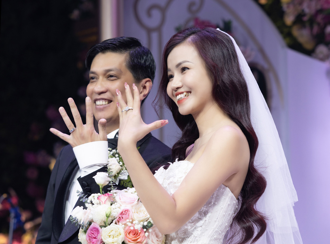 Để "cưa" Xuân Thanh, Tuấn Anh từng nhờ một nhạc sĩ viết hẳn một ca khúc về quê hương Tuyên Quang của vợ tương lai. Ảnh: NVCC.