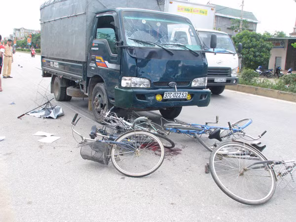 Hiện trường vụ tai nạn tại đường Trường Chinh TP Vinh sáng nay