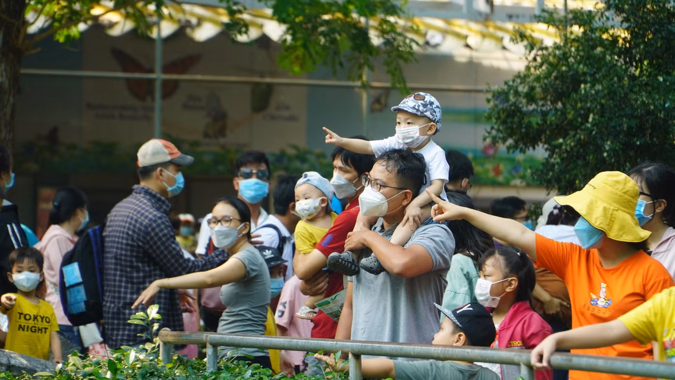 Thời tiết TPHCM khá tốt và thuận lợi cho các hoạt động ngoài trời. Thời tiết TPHCM khá tốt và thuận lợi cho các hoạt động ngoài trời.
