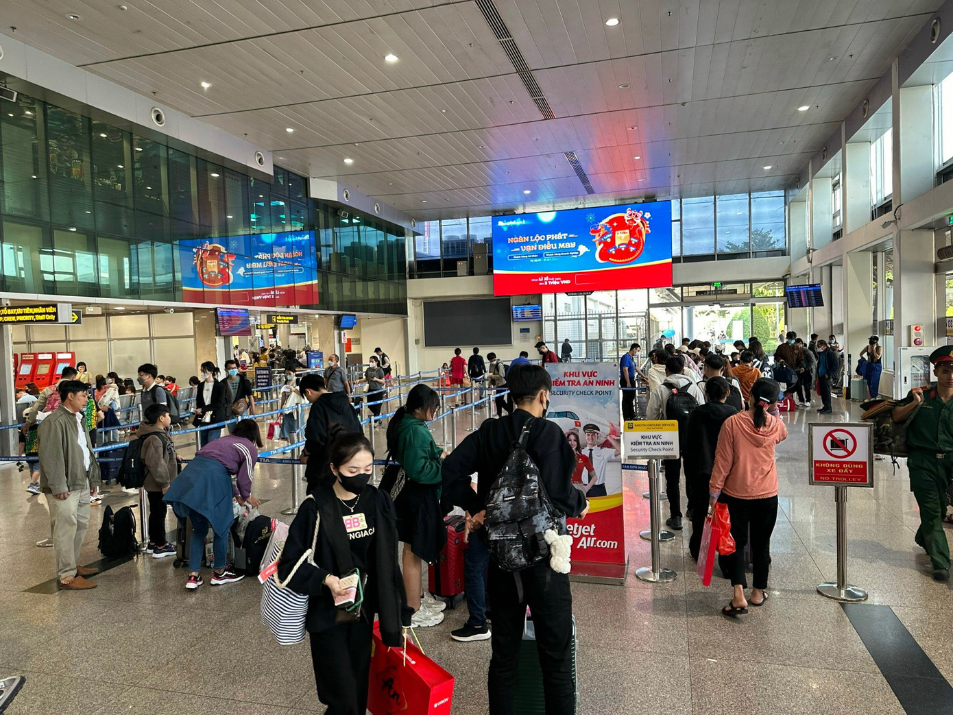 Khu vực sảnh B - ga quốc nội vào chiều 3/2.