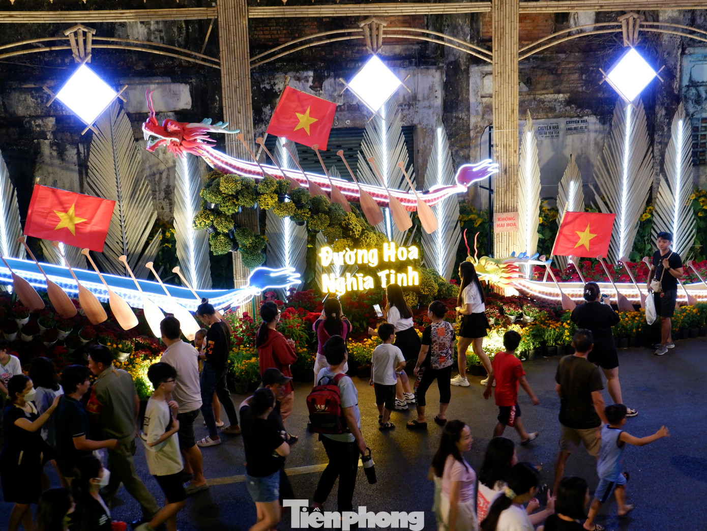 Chợ hoa xuân &quot;Trên bến dưới thuyền&quot; sẽ diễn ra đến ngày 9/2 (nhằm ngày 30 tháng Chạp)