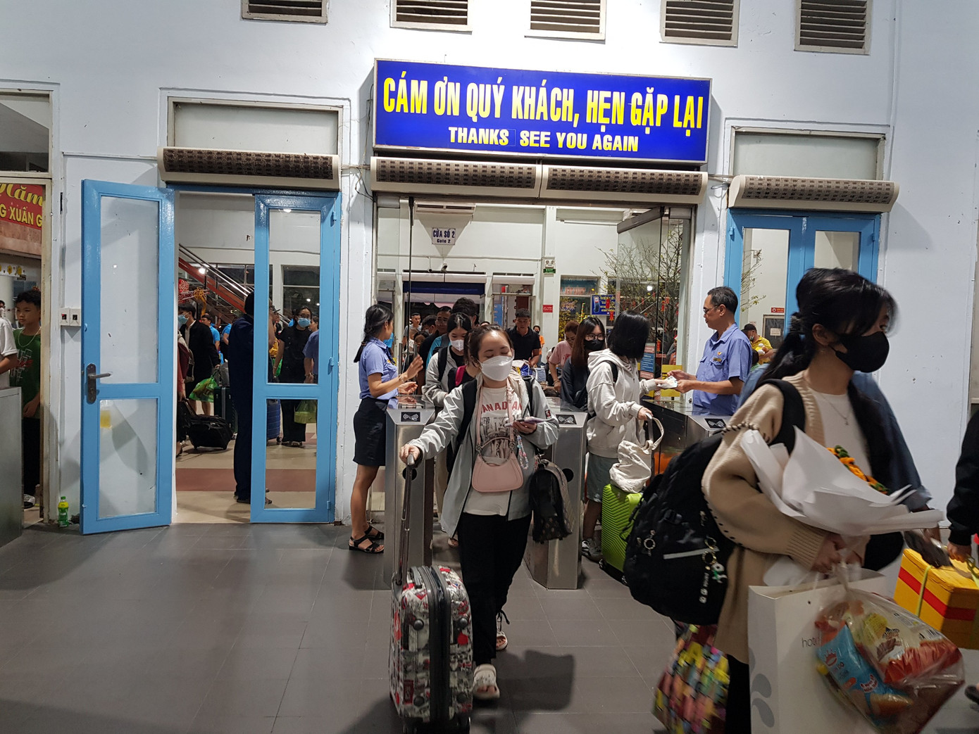 Hiện nay, vé các ngày 6, 7/2 (nhằm ngày 27, 28 tháng Chạp) còn ít vé, chủ yếu là ghế phụ và các vé đi chặng ngắn. Các ngày 8, 9/2 (nhằm ngày 29, 30 Tết) còn vé đi tất cả các ga.