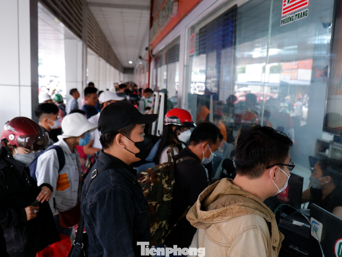 Anh Nguyễn Trung Tính (quê Sóc Trăng) cho biết: “Do công việc nên hầu như năm nào tôi cũng về quê vào ngày 28 tháng Chạp. Năm nay, giá vé từ TPHCM về đến Sóc Trăng là 250.000/vé, mức giá này tương đương với năm trước”.