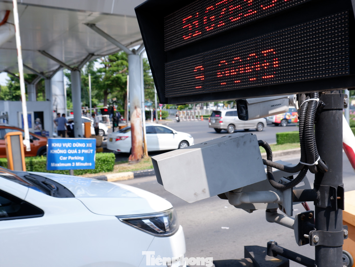 Theo ghi nhận của PV, việc thử nghiệm vào chiều 6/2 trên làn số 6 diễn ra thuận lợi. Hệ thống hoạt động bình thường, chưa ghi nhận phát sinh sự cố kỹ thuật. Trong thời gian thực hiện triển khai thử nghiệm sẽ có các cán bộ kỹ thuật của đơn vị cung cấp hệ thống thiết bị thường trực tại Cảng HKQT Tân Sơn Nhất để cùng ACV hỗ trợ vận hành.