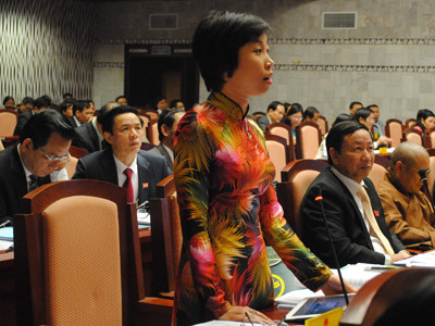 Đại biểu Phạm Thị Thanh Mai đề nghị thành phố xử lý nghiêm các trường hợp nợ đọng đầu tư xây dựng cơ bản. Ảnh: Minh Tuấn. Đại biểu Phạm Thị Thanh Mai đề nghị thành phố xử lý nghiêm các trường hợp nợ đọng đầu tư xây dựng cơ bản. Ảnh: Minh Tuấn