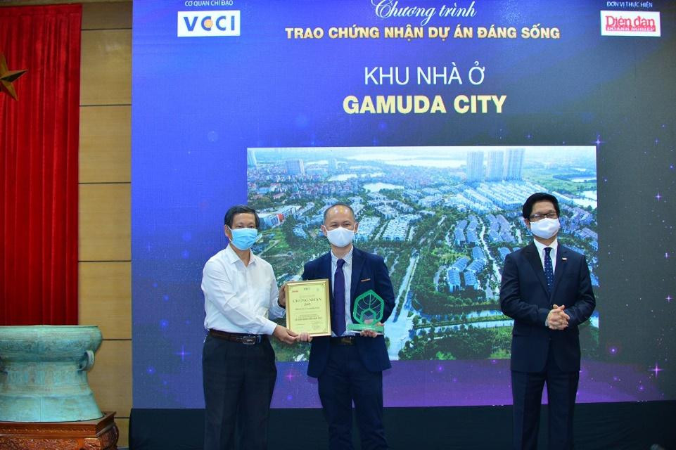 Ông Dennis Ng Teck Yow – Tổng Giám Đốc Gamuda Land Việt Nam nhận giải thưởng Dự án đáng sống 2021 Ông Dennis Ng Teck Yow – Tổng Giám Đốc Gamuda Land Việt Nam nhận giải thưởng Dự án đáng sống 2021