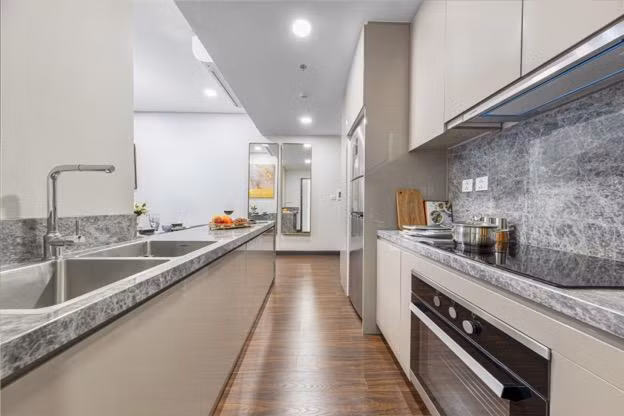 Tại căn hộ Masteri Waterfront, chất liệu đá tự nhiên được sử dụng cho không gian bếp, mang tới sự sang trọng, hạn chế tối đa tình trạng dính bẩn trên bề mặt. Chất liệu sàn gỗ được tuyển chọn kĩ càng, có khả năng chịu nhiệt và độ ẩm cao, phù hợp với khí hậu bản địa. Tại căn hộ Masteri Waterfront, chất liệu đá tự nhiên được sử dụng cho không gian bếp, mang tới sự sang trọng, hạn chế tối đa tình trạng dính bẩn trên bề mặt. Chất liệu sàn gỗ được tuyển chọn kĩ càng, có khả năng chịu nhiệt và độ ẩm cao, phù hợp với khí hậu bản địa.