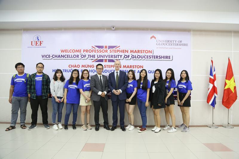 Sinh viên UEF giao lưu với Hiệu trưởng Đại học Gloucestershire