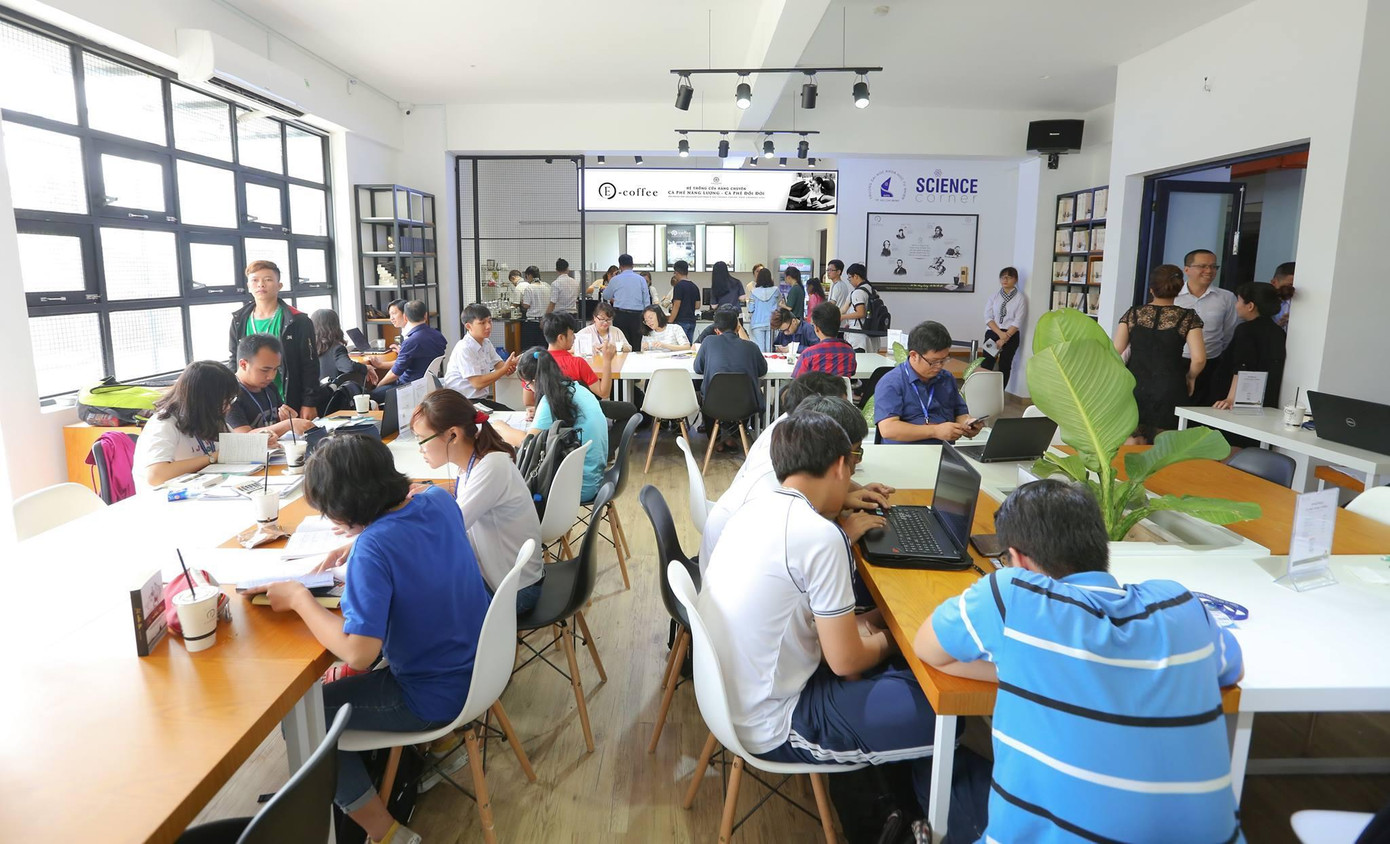 Không gian hàng quán cà phê Trung Nguyên là nơi hội tụ của những người yêu và đam mê cà phê Không gian hàng quán cà phê Trung Nguyên là nơi hội tụ của những người yêu và đam mê cà phê