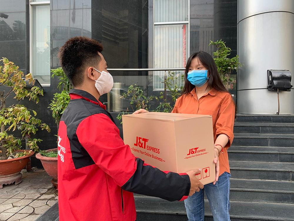 Mang đến sự hài lòng cho khách hàng là mục tiêu mà J&amp;T Express luôn nỗ lực hướng tới