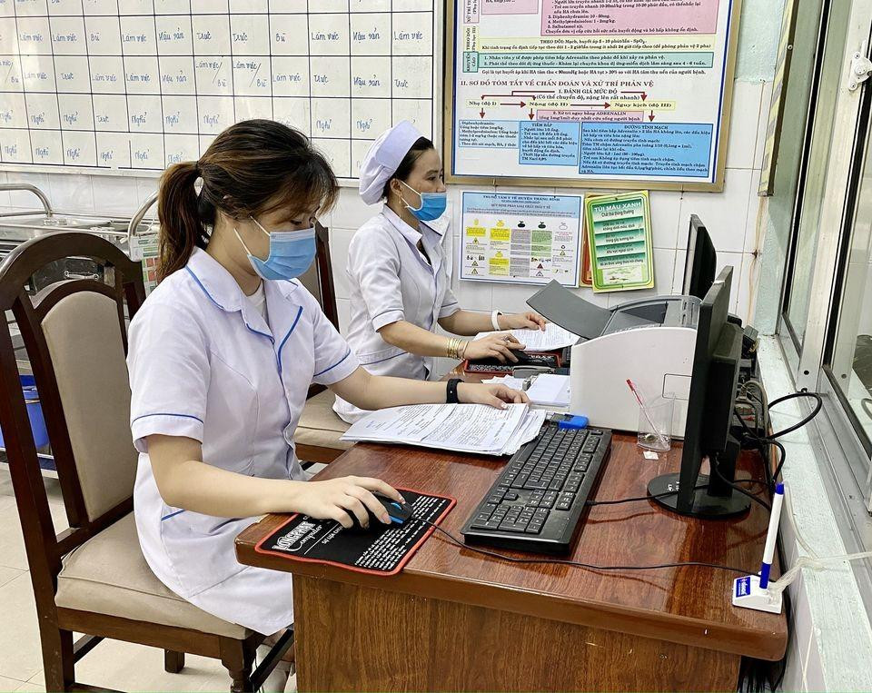 Bạn Ánh Hồng tại Trung tâm y tế Thăng Bình, Quảng Nam Bạn Ánh Hồng tại Trung tâm y tế Thăng Bình, Quảng Nam