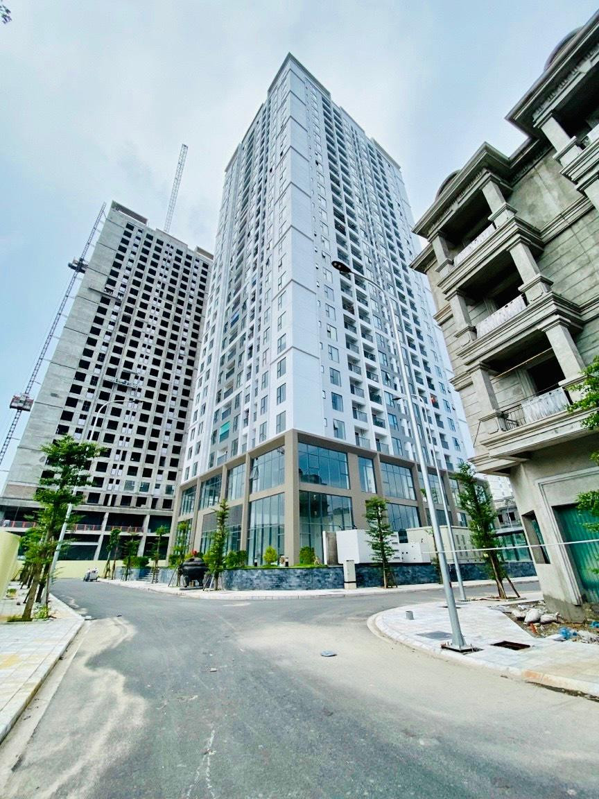 Tòa DV02 đã bàn giao cho cư dân về ở nên các shophouse có thể hoạt động được ngay Tòa DV02 đã bàn giao cho cư dân về ở nên các shophouse có thể hoạt động được ngay