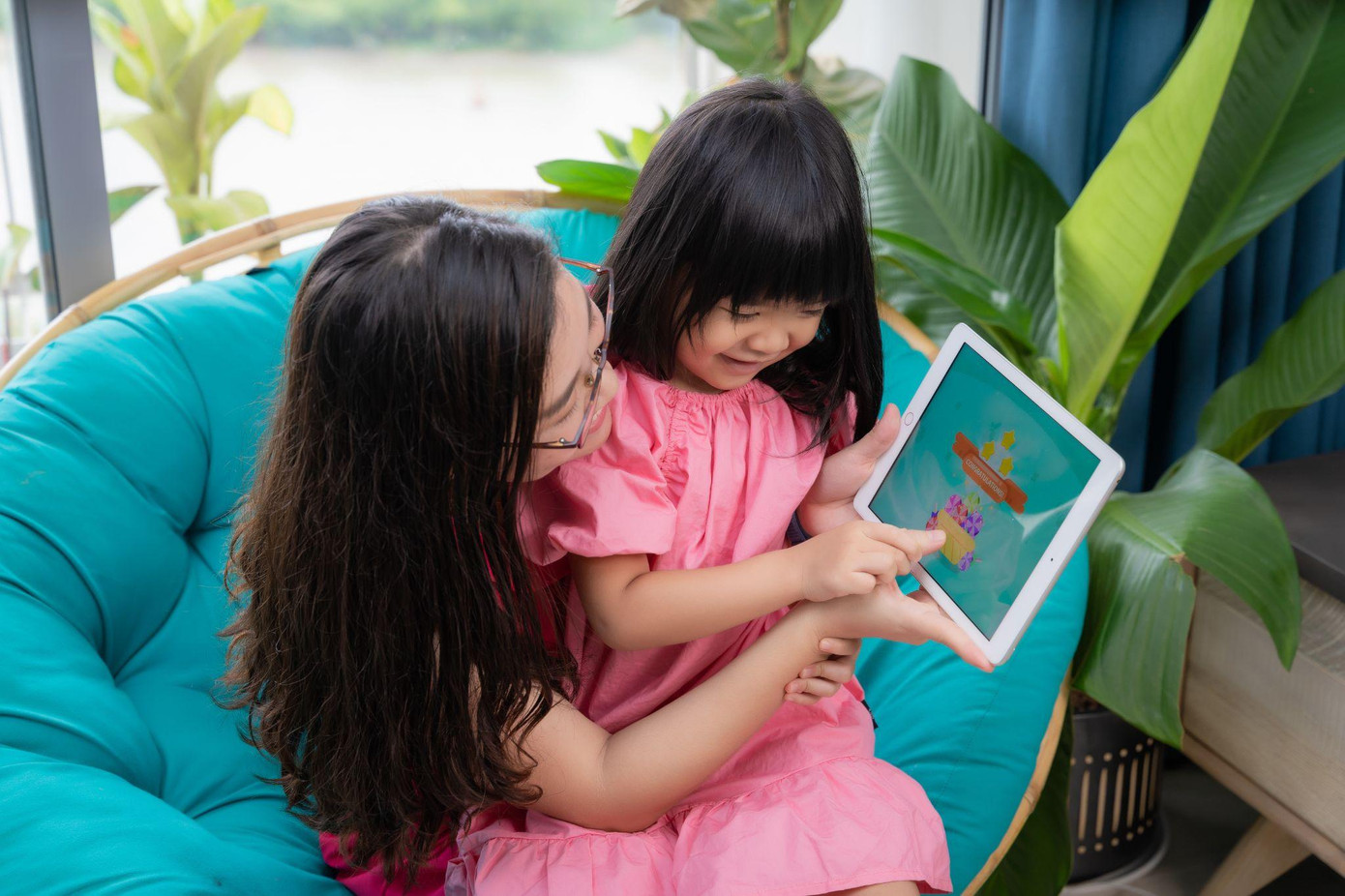 Cha mẹ có thể sử dụng các ứng dụng học tập phù hợp để khai thác tiềm năng cho trẻ