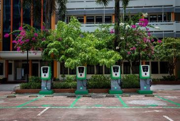 Trạm sạc của VinFast tại Đại học Công nghệ Giao thông Vận tải Hà Nội.