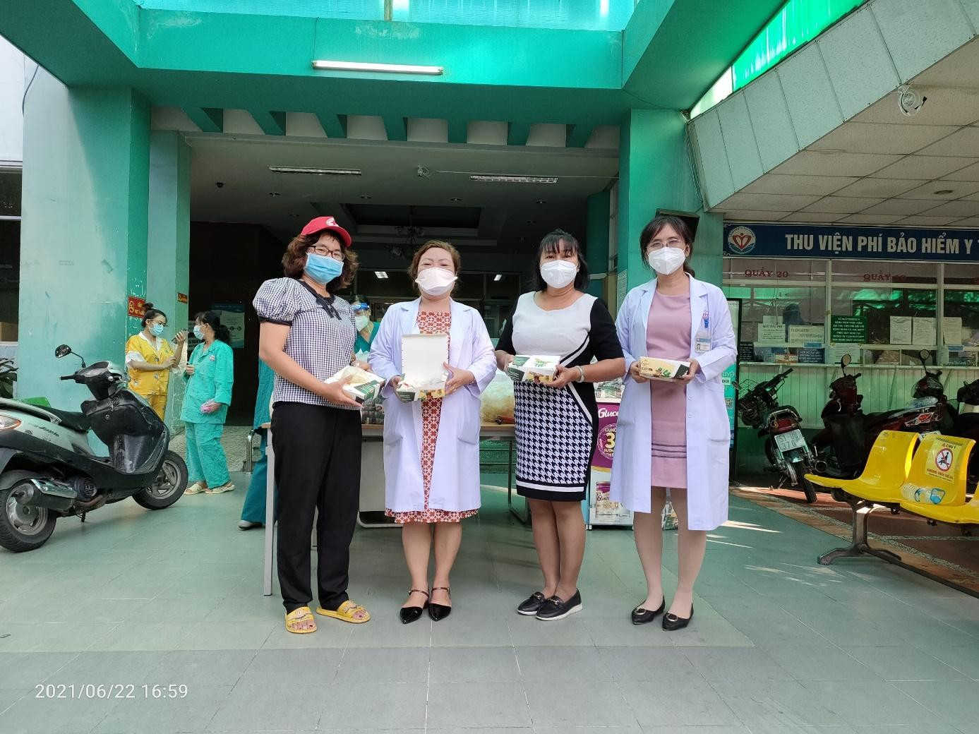 Các phần ăn từ GREENFEED và Trung tâm Công tác xã hội Thanh niên TP.HCM tiếp thêm dinh dưỡng cho người dân và đội ngũ phòng chống dịch trên thành phố.